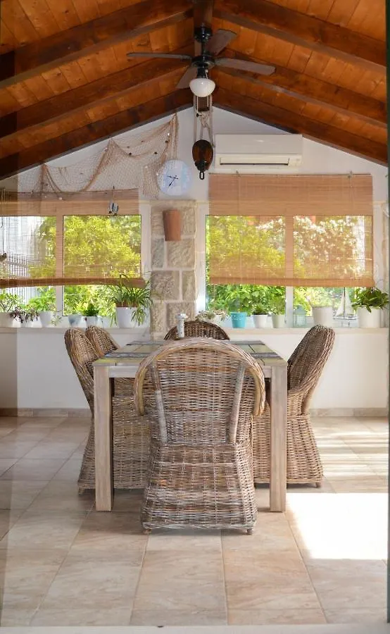 Issa Holiday Home - 3 Min Walk To Beach Kastela