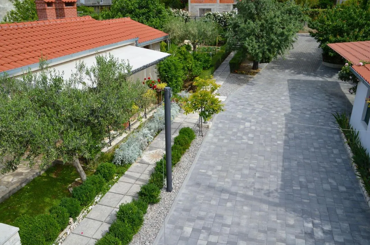 Issa Holiday Home - 3 Min Walk To Beach Kastela 0*,  Croatia