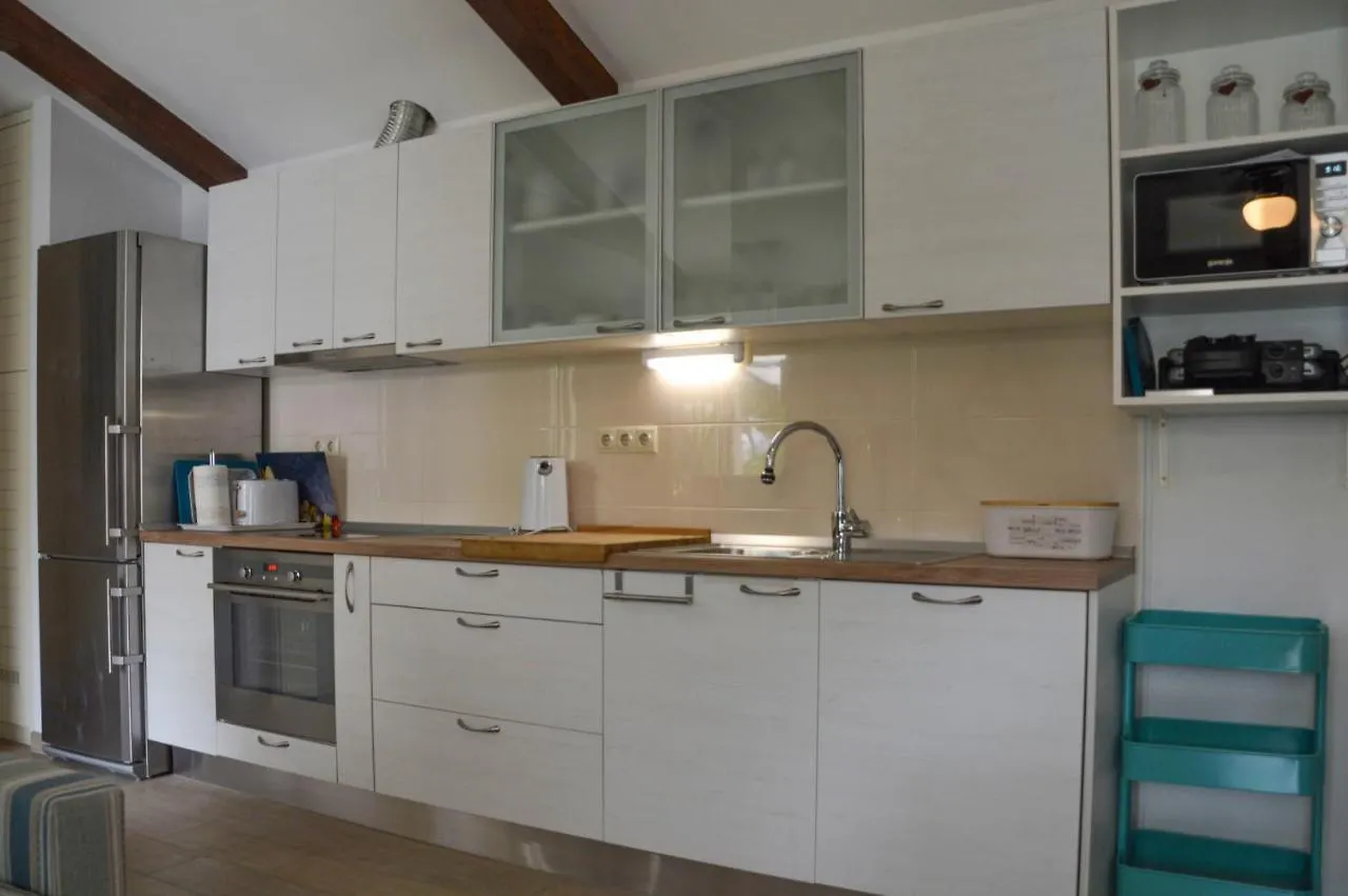 Issa Holiday Home - 3 Min Walk To Beach Kastela Croatia
