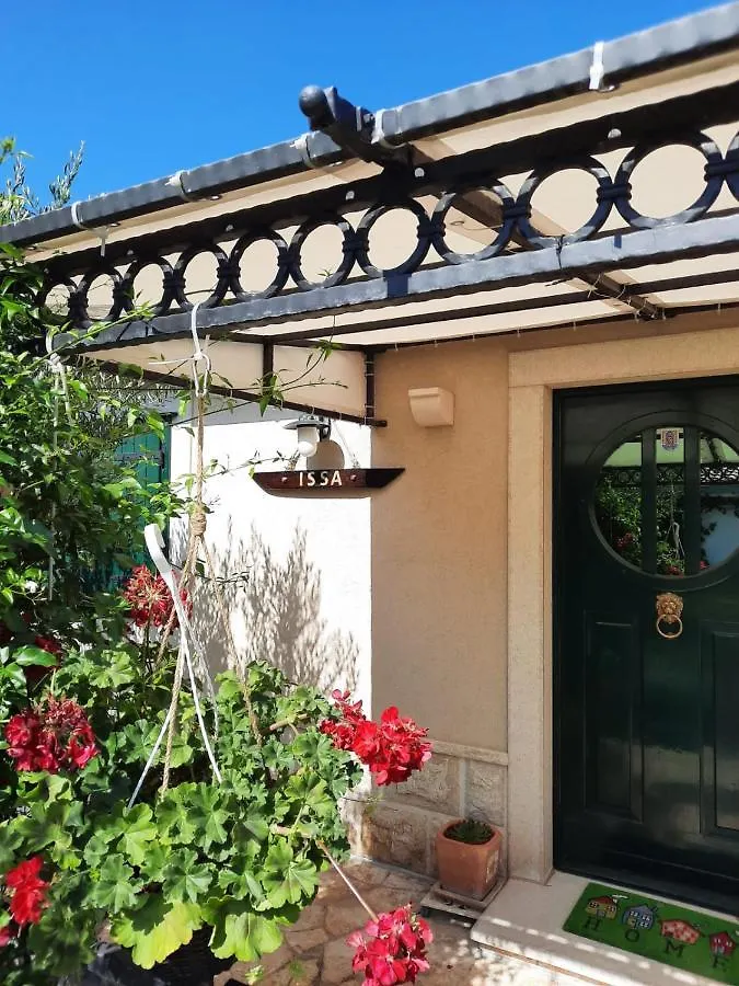 Issa Holiday Home - 3 Min Walk To Beach Kastela 0*,
