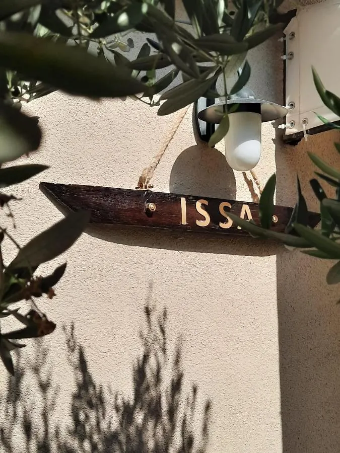 Issa Holiday Home - 3 Min Walk To Beach Kastela