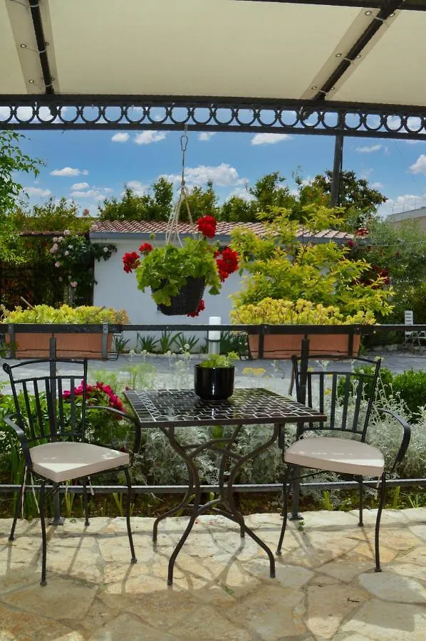 Issa Holiday Home - 3 Min Walk To Beach Kastela
